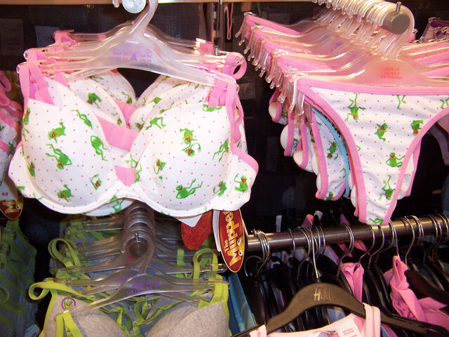 File:H&M-2007Fashion-06.jpg