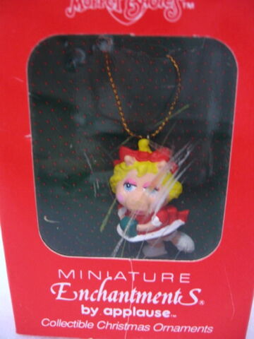 File:Applause ornament piggy 2.jpg