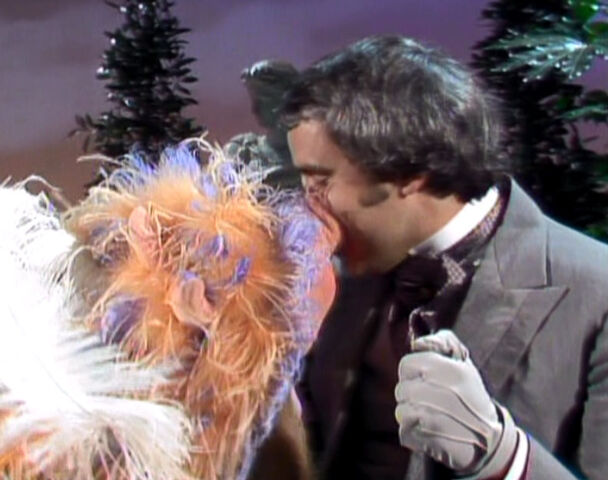 File:Kiss piggy rich little.jpg