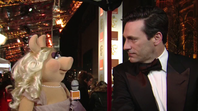 File:BAFTA-Awards-2012-MissPiggy&JohnHamm.png