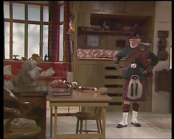 File:Captain in Kilt.jpg