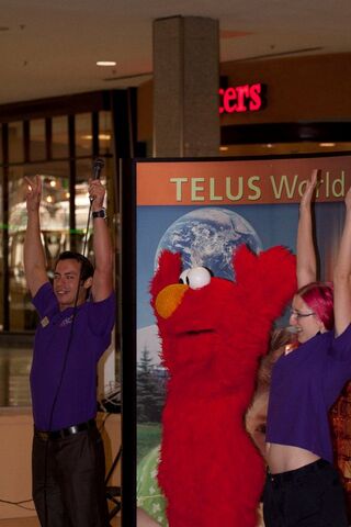 File:Elmo at West Edmonton Mall.jpg