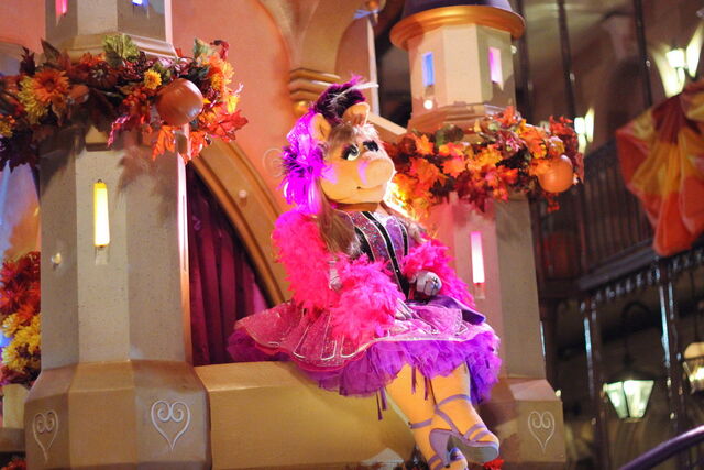 File:Piggyhalloween.jpg