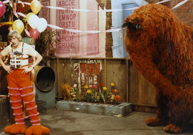 File:Caroll-spinney-snuffy.jpg