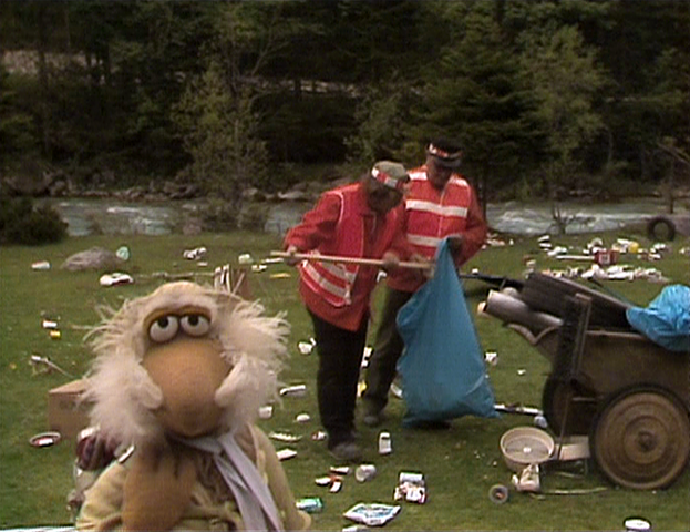 File:DieFraggles-UncleTravelingMatt-Ep322.png