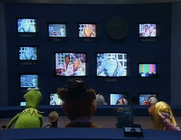 File:TheFantasticMissPiggyShow-E&B.png