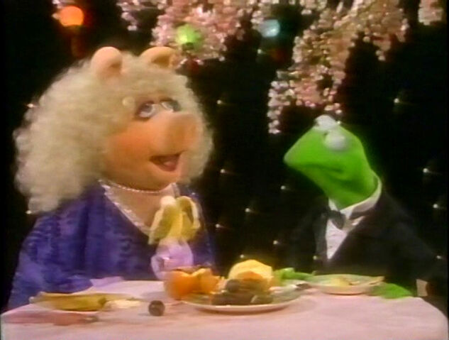File:Playhouse-KermPiggy17.jpg