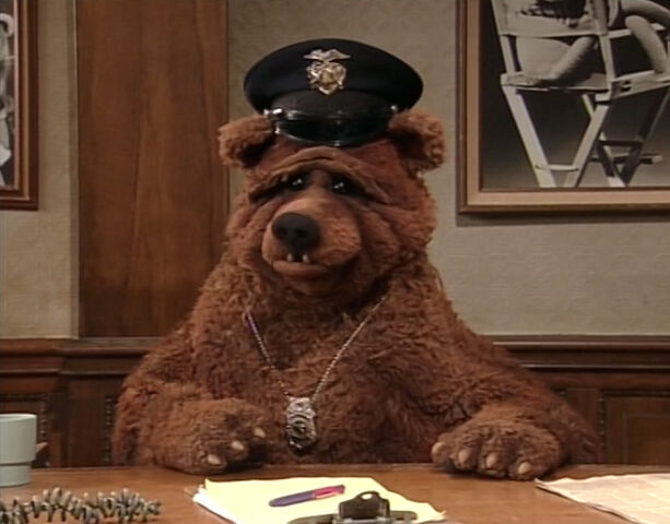 File:Bobo KMUP security Cindy Crawford ep.jpg
