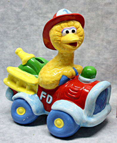 File:Enesco1993BigBirdFiretruckBank.jpg