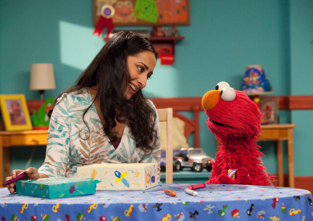 File:Leela and Elmo, crayons.jpg