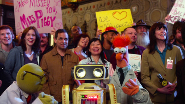 File:TheMuppets-(2011)-Finale-Bunsen&80sRobot&Beaker.jpg
