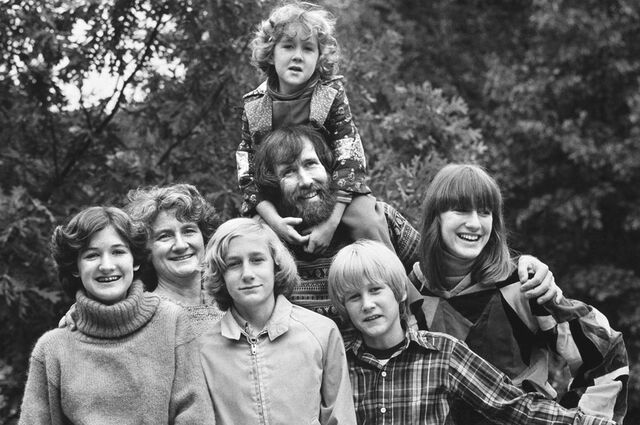 File:Hensonfamily77.jpg