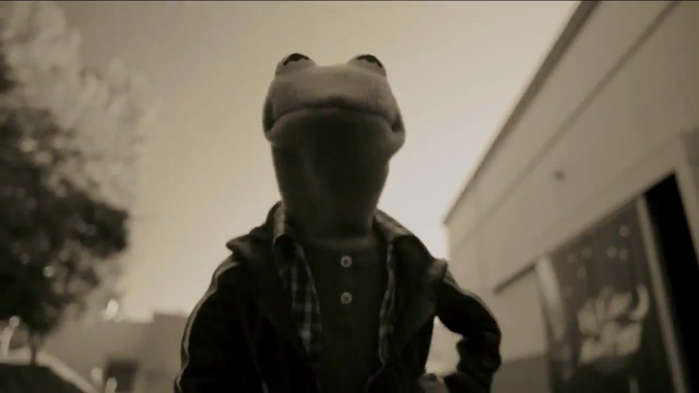 File:Miss Piggy Adele Hello spoof 11.png