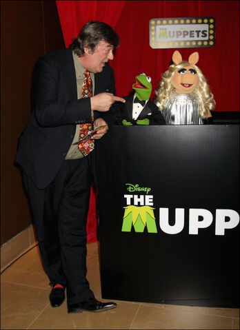 File:Stephenfry muppets2012.jpg