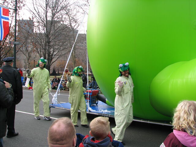 File:Kermitthefrogballoon04.jpg
