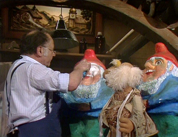 File:DieFraggles-UncleTravelingMatt-Ep404.png