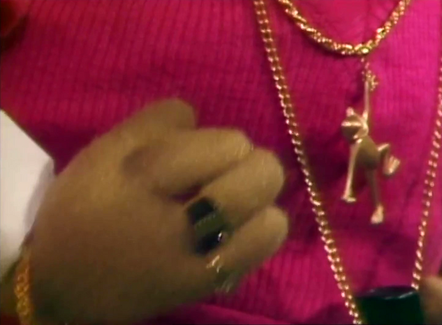 File:Faffner Hall Kermit pendant.png