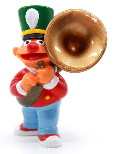 File:Applauseparadeernie.jpg