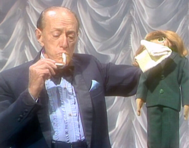 File:Smoking tms508 senorwences.jpg