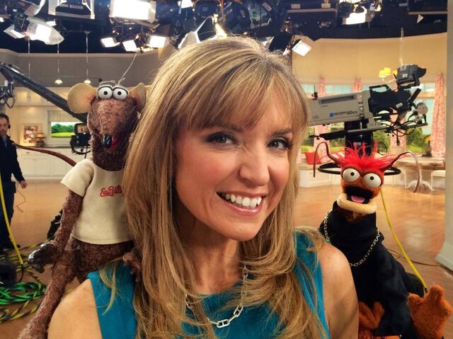 File:QVC-JenniferCoffey-Rizzo&Pepe-(2014-03-16).jpg