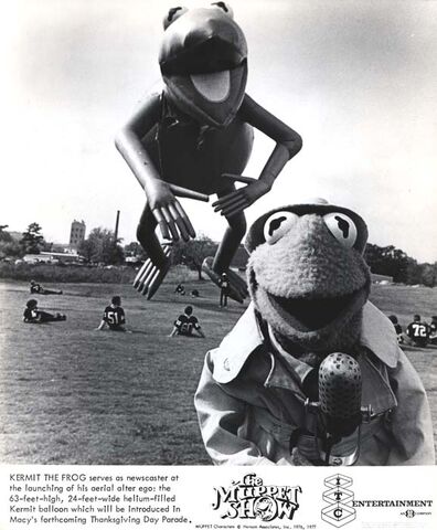 File:Bw-kermit-balloon-1977.jpg