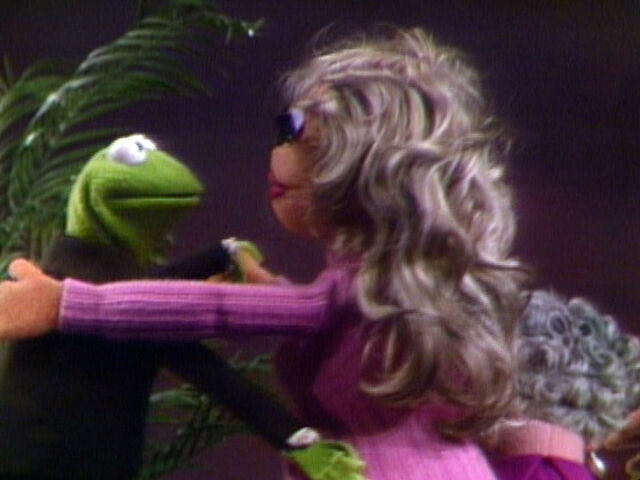 File:SexandV Kermit flirt.jpg