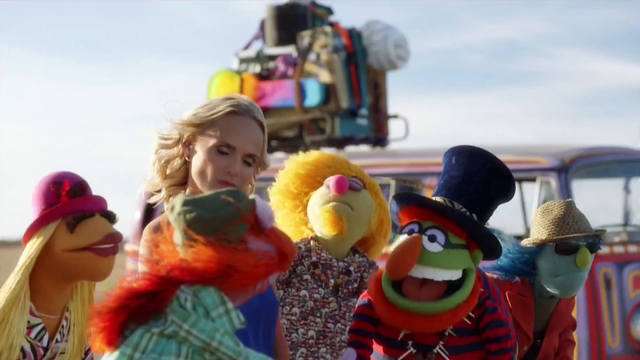 File:TheMuppets-S01E06-EM-OutsideFighting02.png