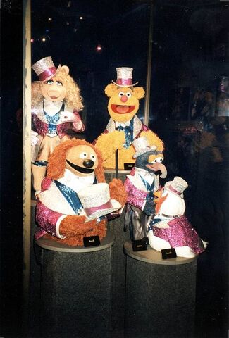 File:Exhibit-JimHenson'sMuppetsMonstersAndMagic-164englandfahrt.jpg