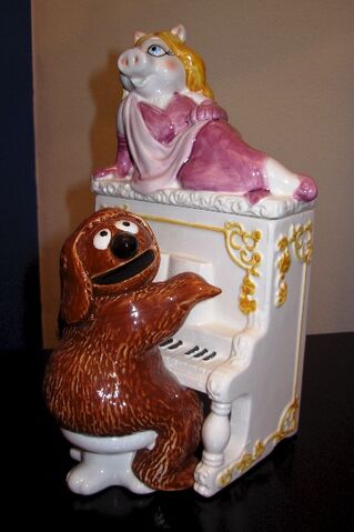 File:Sigmarowlfpiggycookiejar.jpg