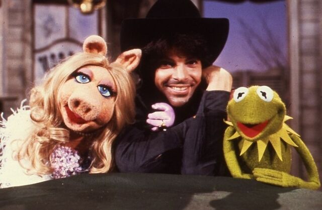 File:Shields kermit piggy.jpg
