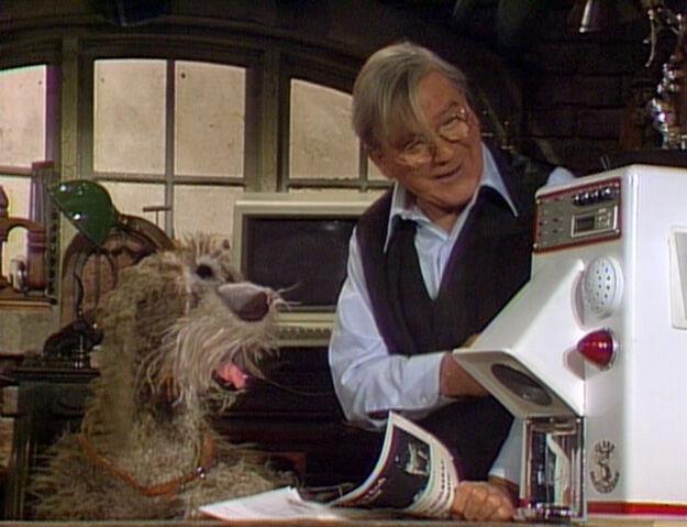 File:FR Clark-McElcheran Dog Feeder.jpg