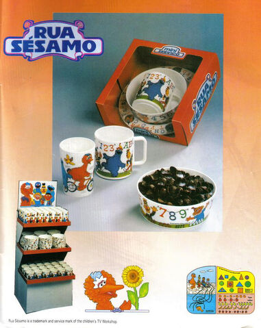File:Rua Sesamo dinner set.jpg