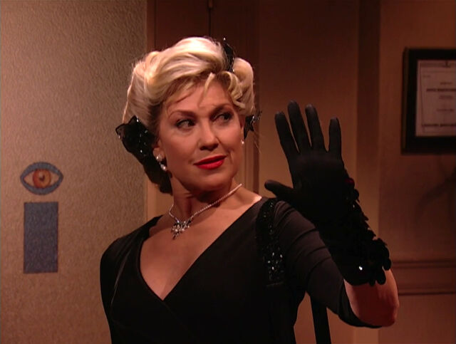 File:Cameo.leslie-iris.jpg
