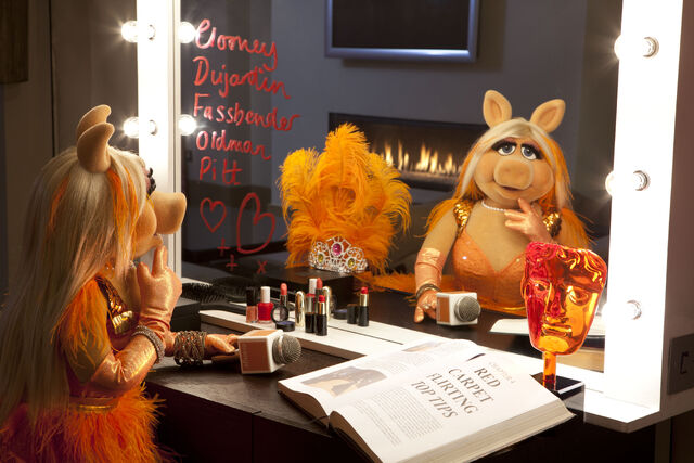 File:BAFTA-MissPiggy-Orange-Hosting-(2012)01.jpg