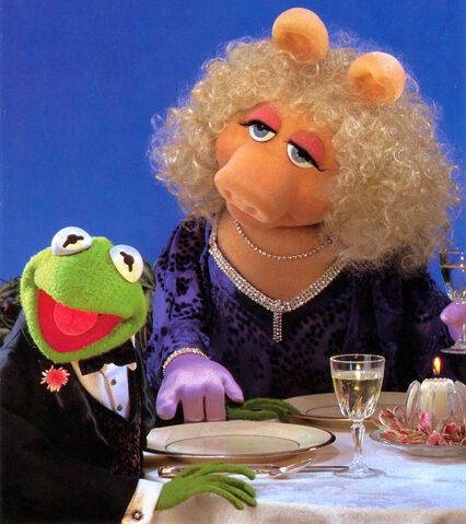 File:Dinner-KermitPiggy.jpg