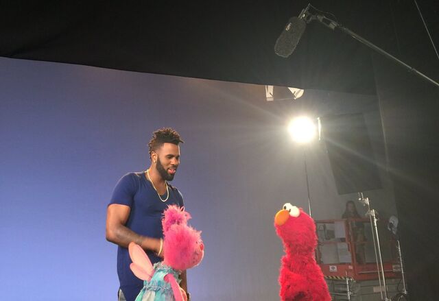 File:Elmo-Abby-derulo.jpg
