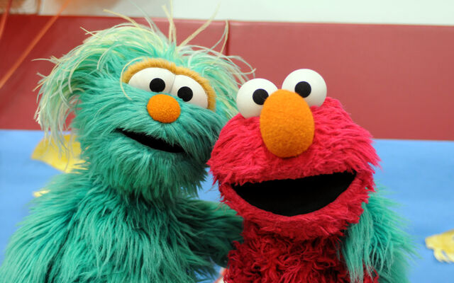 File:Elmo-Rosita-ComingHome.jpg
