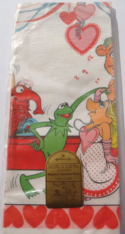 File:Hallmark 1981 valentine's day party tablecloth 5.jpg
