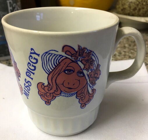 File:1982 kiln craft piggy.jpg