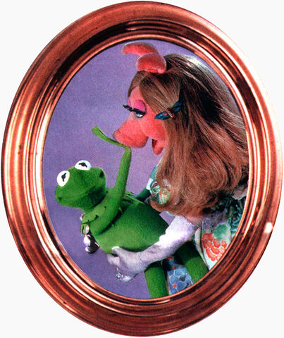 File:BravoPoster-Kermit&Piggy.jpg