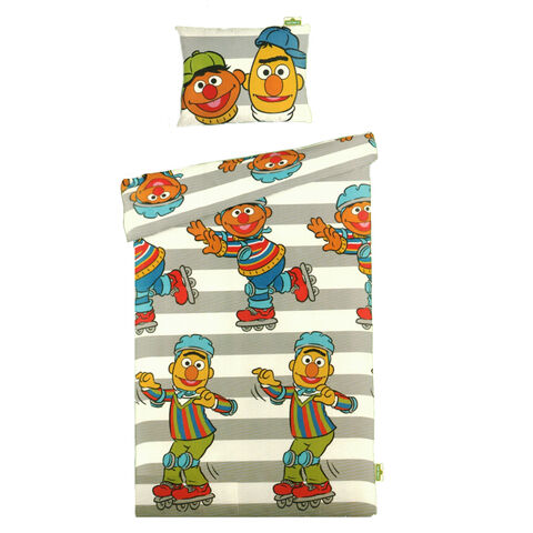 File:Sesamstraat-bert-ernie-skating.jpg