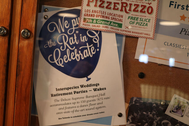 File:PizzeRizzo bulletin board 10.jpg