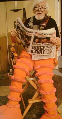 File:Spinney-BigBirdfeet-reading.jpg