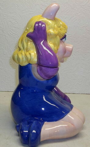 File:Treasure craft cookie jar miss piggy 4.jpg