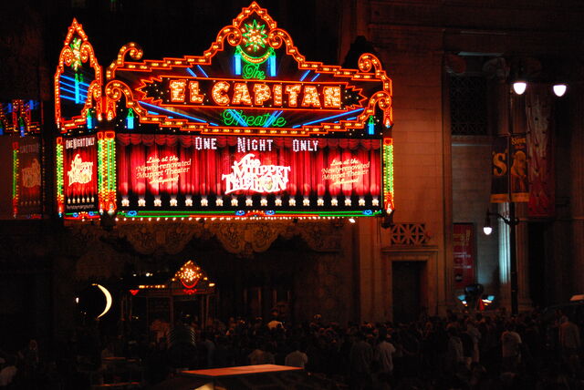 File:ReshootOutsideTheElCaptaineTheatre.jpg