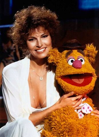 File:Raquel and fozzie.jpg