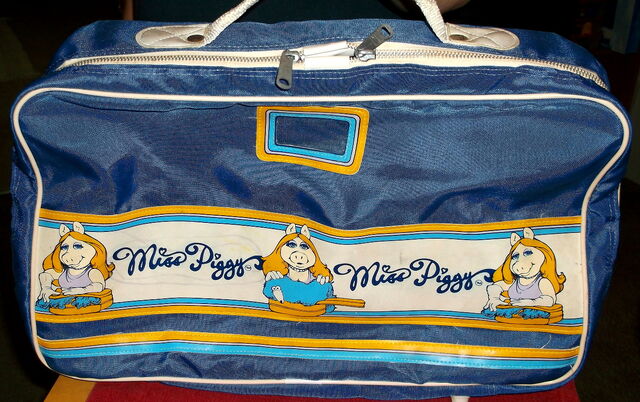 File:Travel bag mp.jpg
