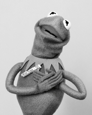 File:SüddeutscheZeitung-Kermit-01-StillInLoveWithMissPiggy.png