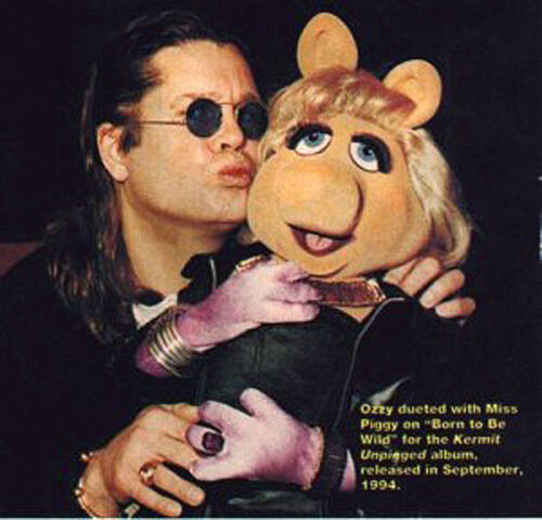 File:Kiss-Ozzy&MissPiggy-(1994).jpg