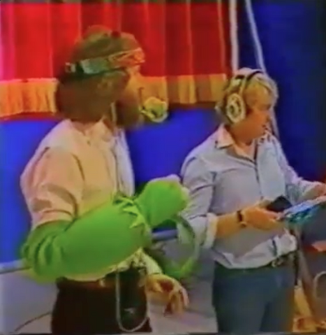File:HollowayHenson&Kermit.png